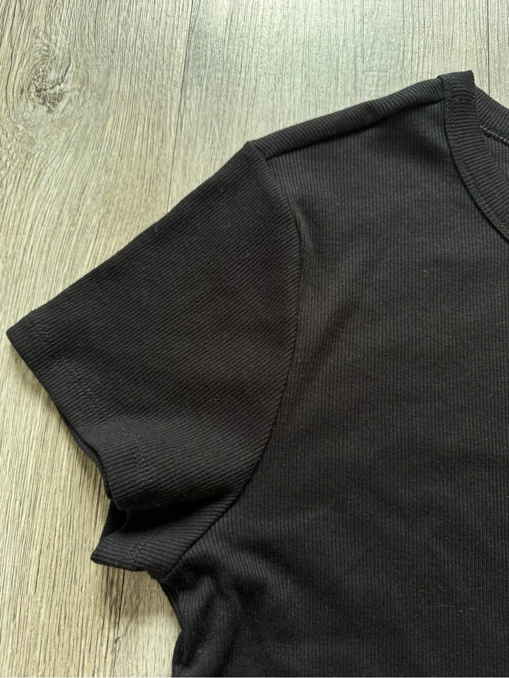 Old Navy Ribbed Black tee - Picture 5 of 7